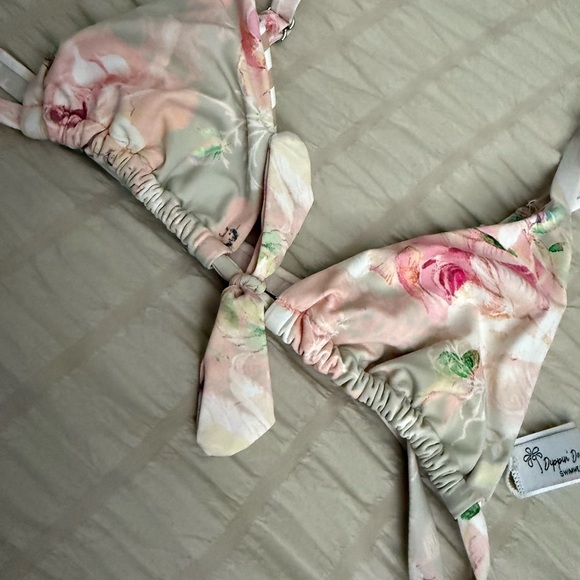 Dippin daisy’s Floral Print Triangle bikini top - small - NWT - Picture 2 of 6
